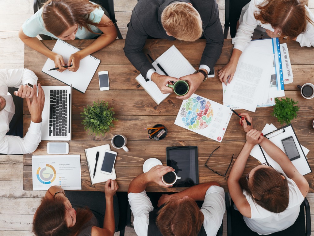 coffee-break-during-business-meeting-vertical-shot-picture-id1146475545